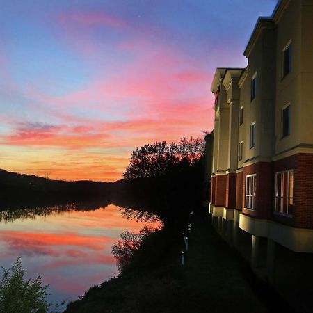 Hampton Inn Owego Kültér fotó