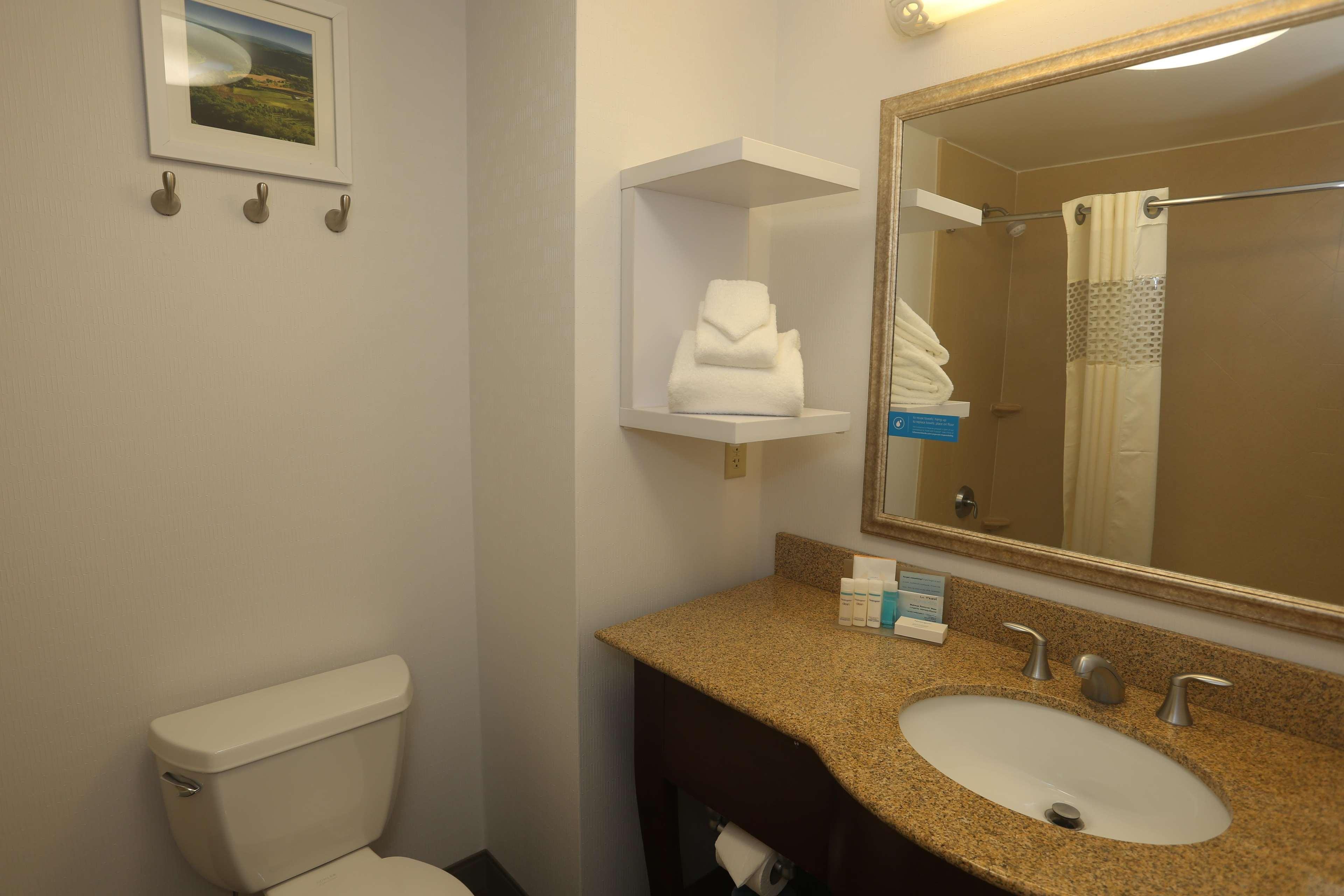 Hampton Inn Owego Kültér fotó