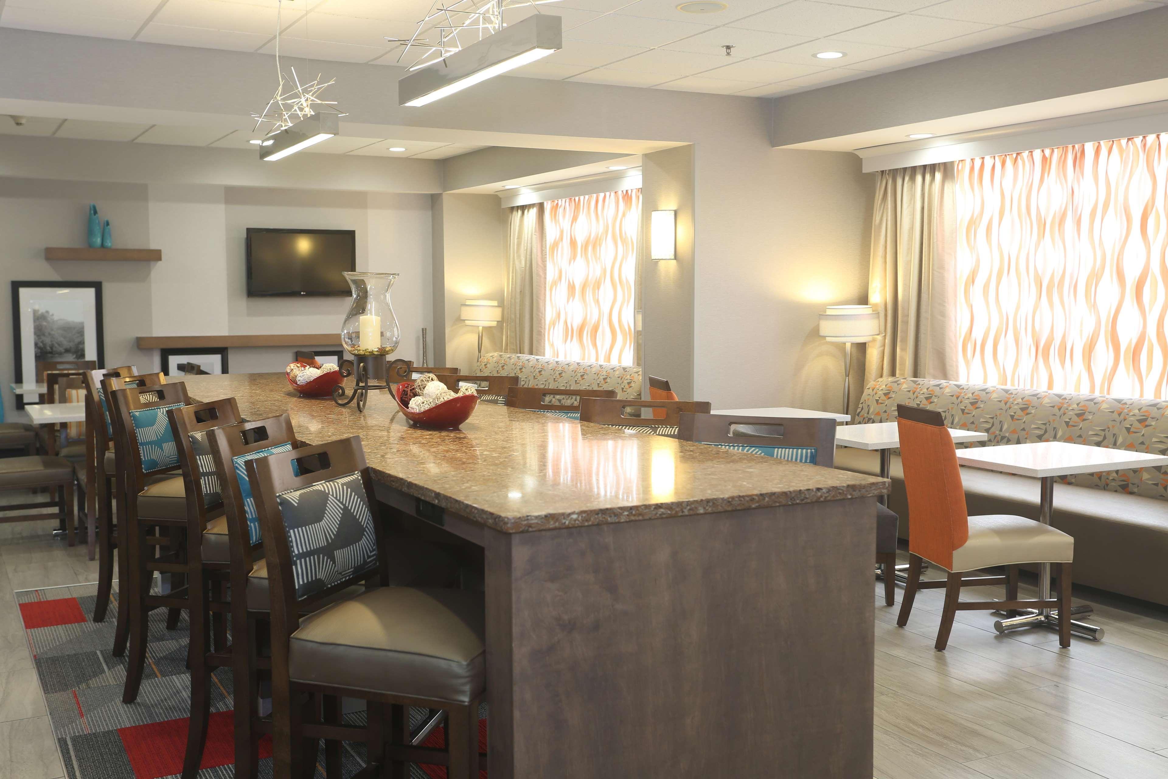Hampton Inn Owego Kültér fotó