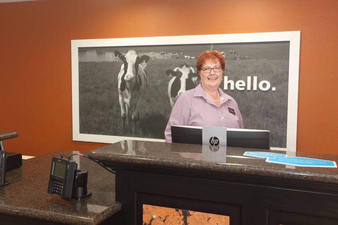 Hampton Inn Owego Kültér fotó