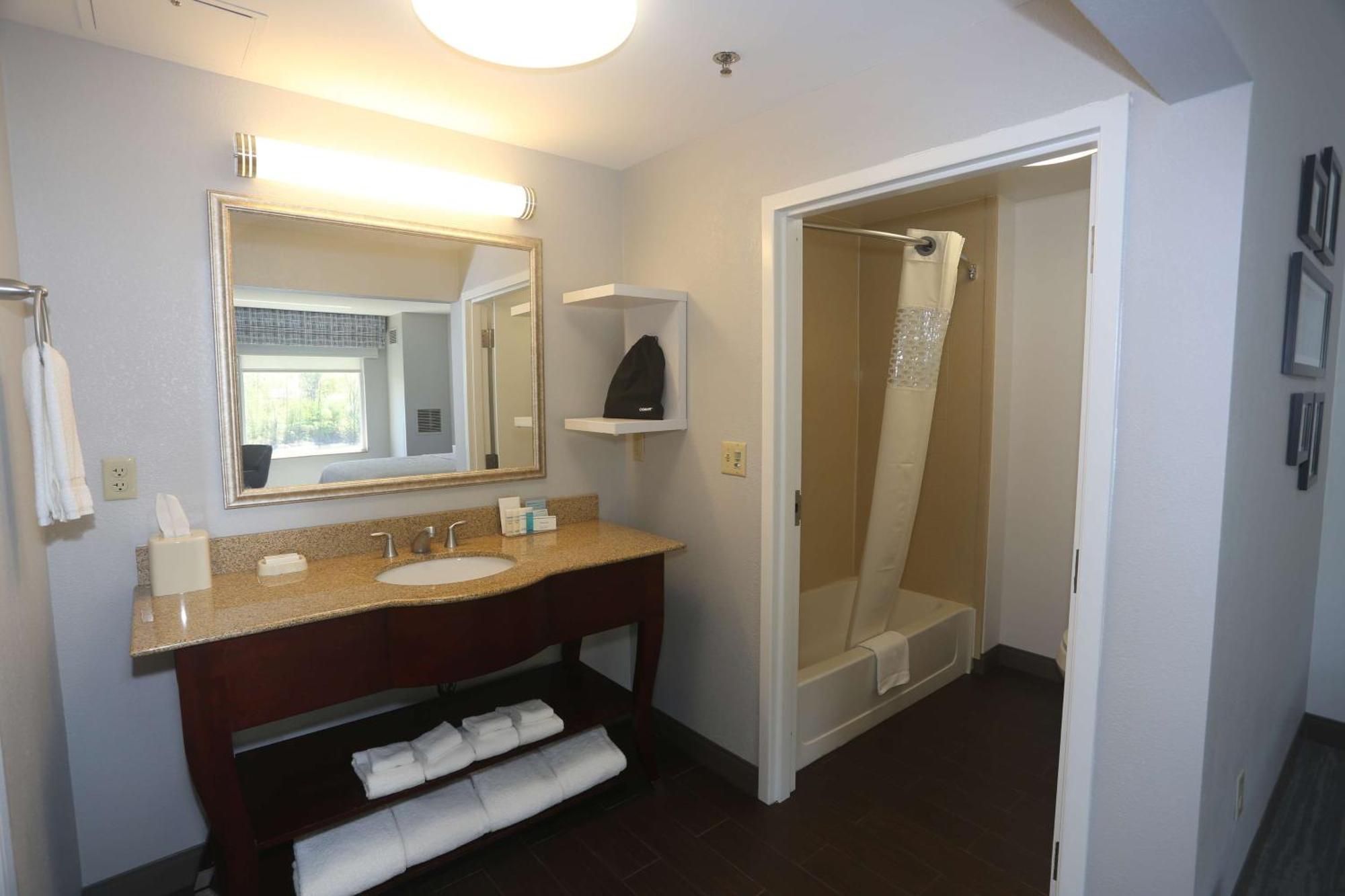 Hampton Inn Owego Kültér fotó