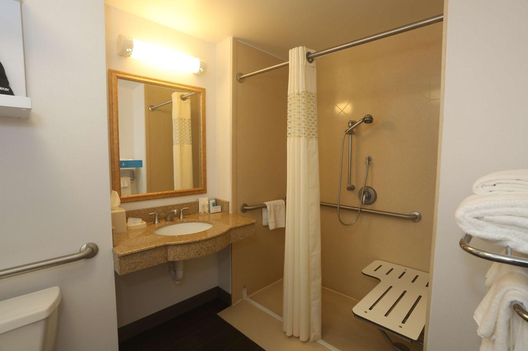 Hampton Inn Owego Kültér fotó