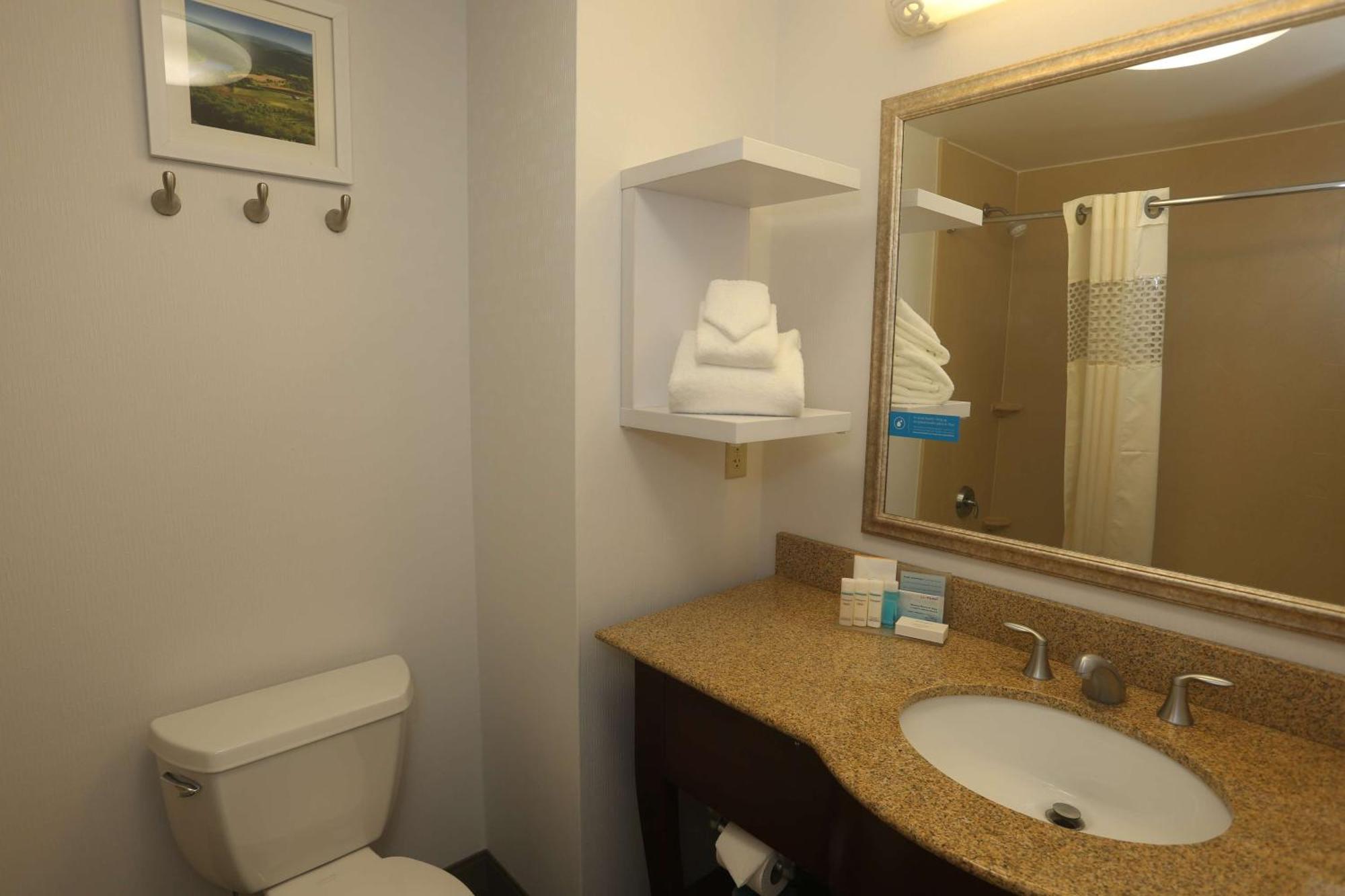 Hampton Inn Owego Kültér fotó